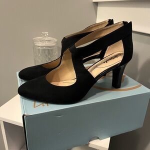 Giovanni 2 Black Cutout Heels NIB